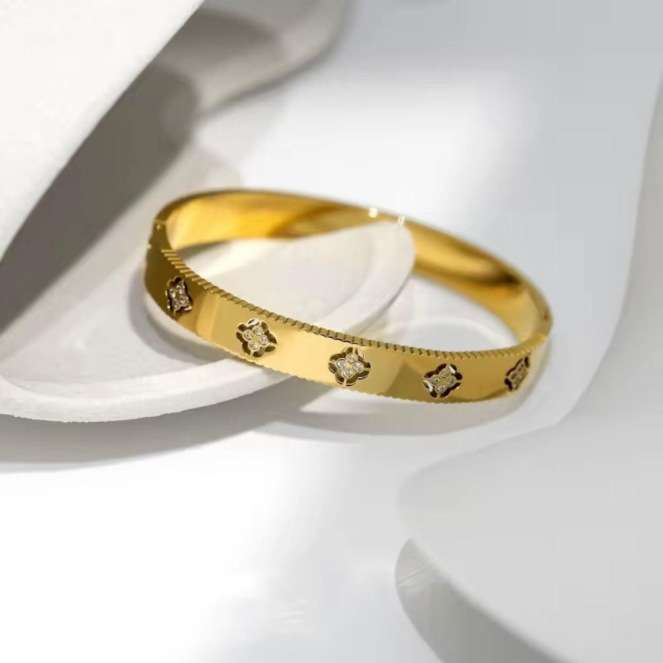 Zircon Clover Bangle