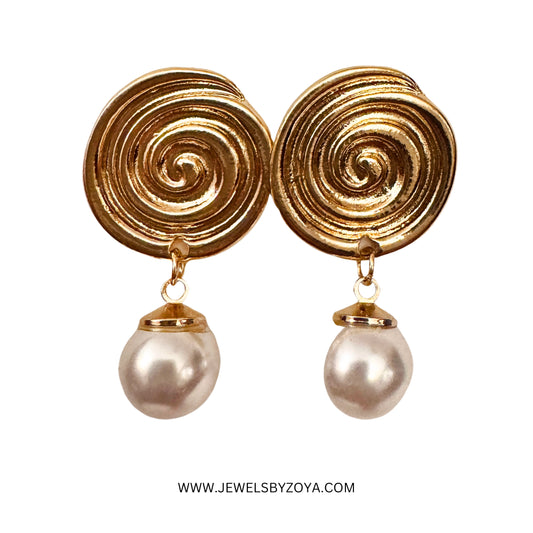 Seashell Pearldrop Earrings