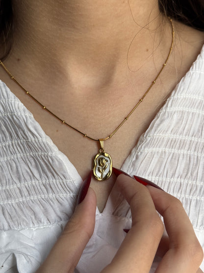 Vintage Roselle White Shell Pendant Necklace