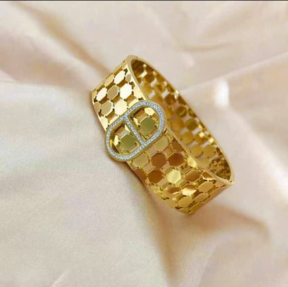 CD Gold Tone Clover Bangle