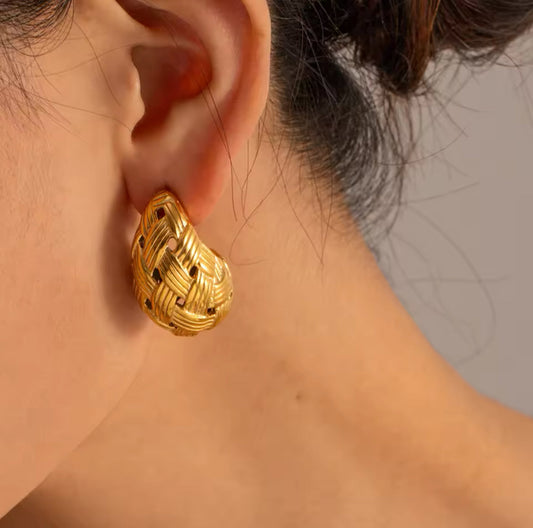 Drop Nest Gold Earrings