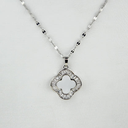 PEARL CLOVER LEAF NECKLACE