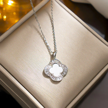 PEARL CLOVER LEAF NECKLACE